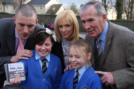 Kieran Donaghy, Helena Hennessy, Weeshie Fogarty and 2 pupils that performed 'Star Rap' with Kieran