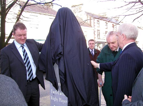 Mick Galwey, Con Houlihan and Jimmy Deenihan unveiling the Monument