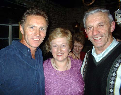 Eamonn Coghlan with Gillian O Sullivan's parents